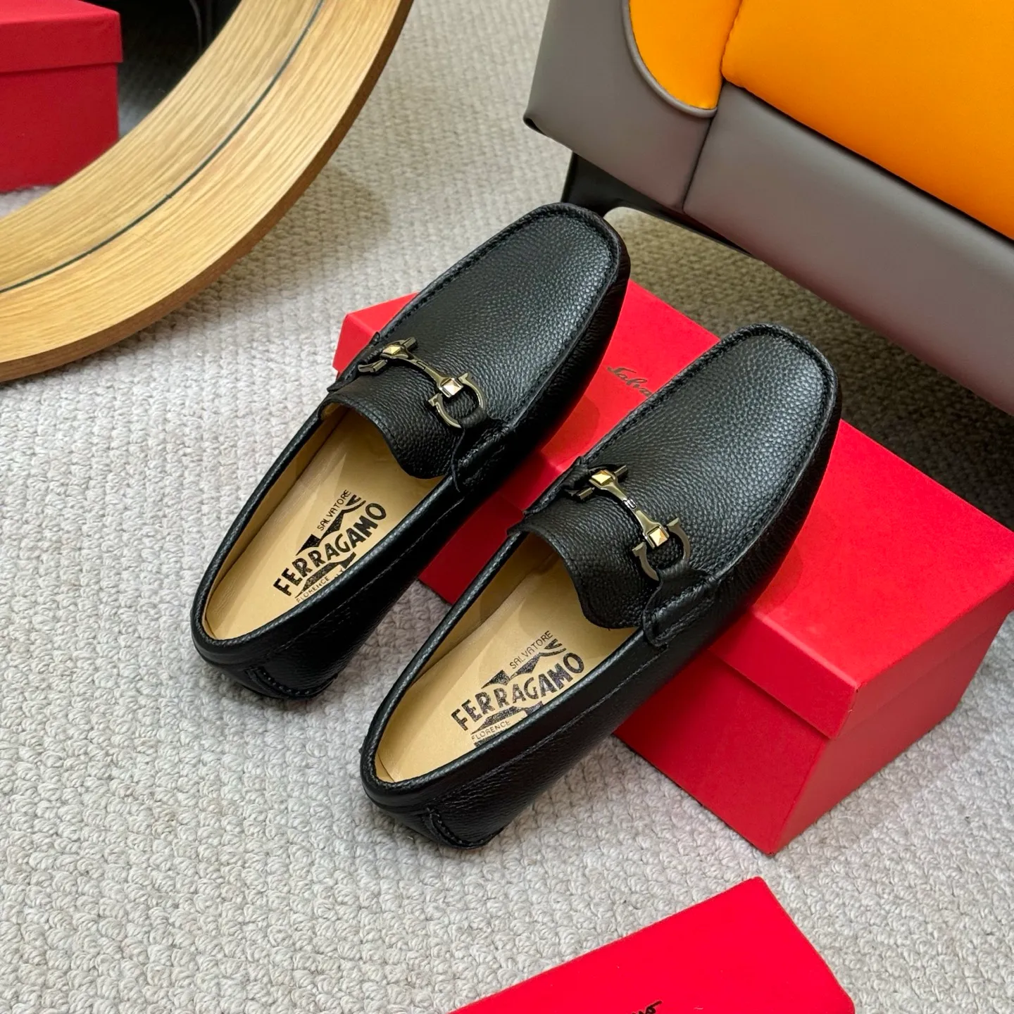 Men's men's shoes 💰420 (Yangli) Ferragamo 〰Ferragamo 2⃣️0⃣️2⃣️5️⃣ New series 👊🏻 Upper 🇮🇹 Italian imported calfskin, original outsole molding. Water-dyed sheepskin lining. The identity of every successful man is set off, and the upper and lower shoes are elegant and stable🚶🏻🚶🏻The high-end custom counter original replica is an eternal classic🔍️Number of codes: 38-46 with counter packaging